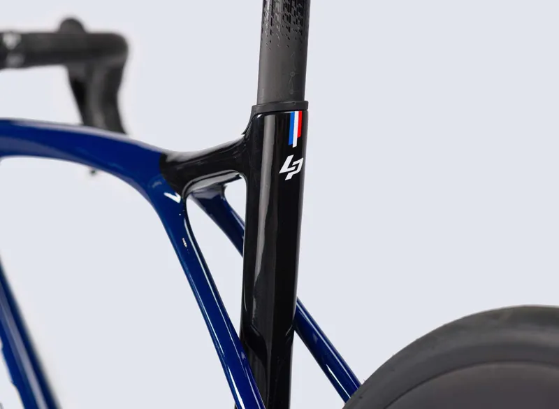 2021 Lapierre Xelius SL 7.0 Disc Carbon Road Bike in Blue-6